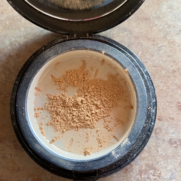 SMASHBOX Halo hydrating perfecting powder - Picture 2 of 2